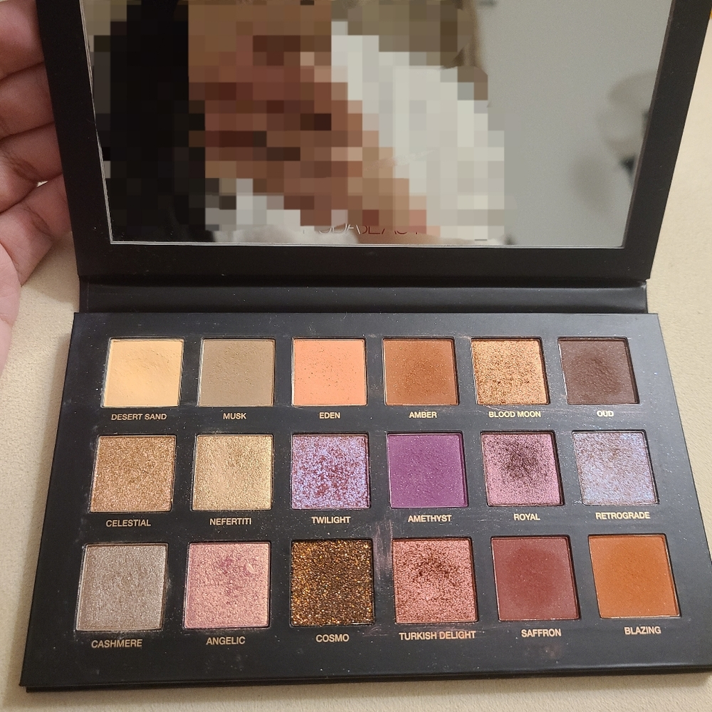 Huda Beauty Desert Dusk Palette